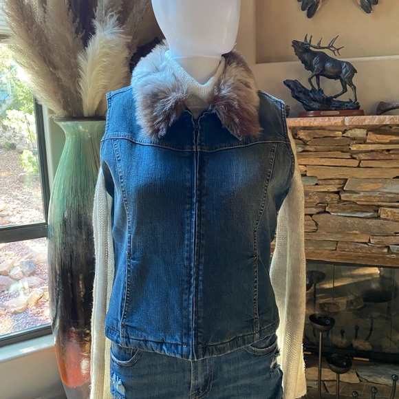 Wrangler vest with removable faux fur collor - Picture 4 of 4